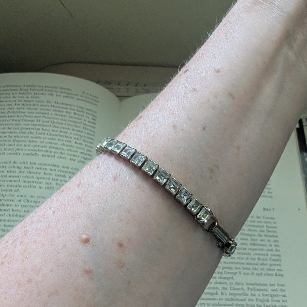 Elegant Silver Rhinestone Bracelet - Picture 10 of 12